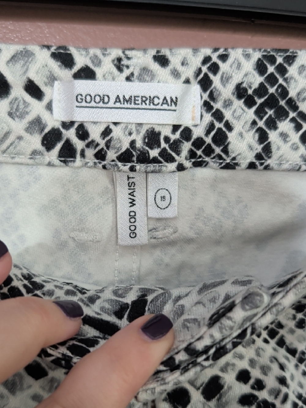 Good American Snake Print Skinny Pants in White and Black - Picture 3 of 3
